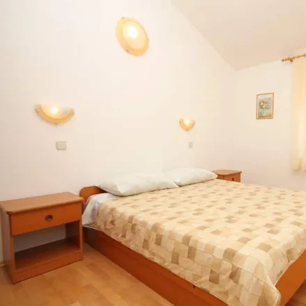 Rent this 1 bed apartment on 23286 Božava