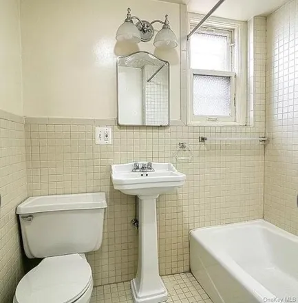 Image 7 - 3461 Irwin Avenue, New York, NY 10463, USA - Apartment for rent