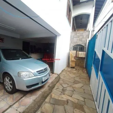 Buy this 3 bed house on Rua Luis Ferreira Campos in Campos Elíseos, Varginha - MG