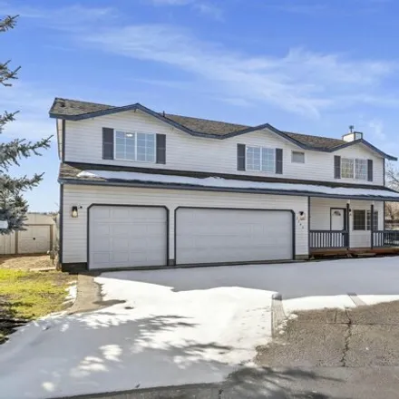 Buy this 4 bed house on 2399 Southwest 20th Court in Redmond, OR 97756