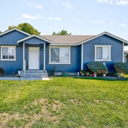 Buy this 3 bed house on 5198 Sinai Drive in Pasco, WA 99301