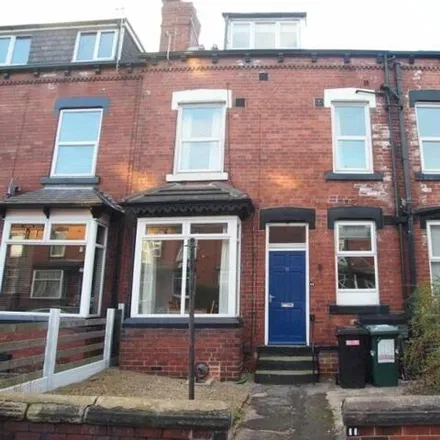 Rent this 3 bed townhouse on Trelawn Avenue in Leeds, LS6 3JN