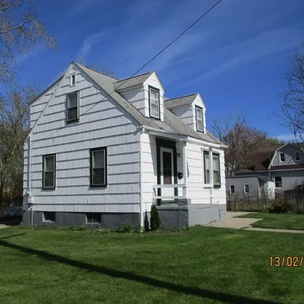 Buy this 2 bed house on 399 East Ridge Street in Owosso, MI 48867