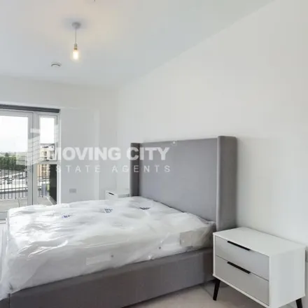 Image 7 - 25 Silvertown Way, London, E16 1EA, United Kingdom - Apartment for rent