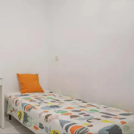 Rent this 3 bed apartment on Menéndez in Plaza de Manuel Becerra, 3