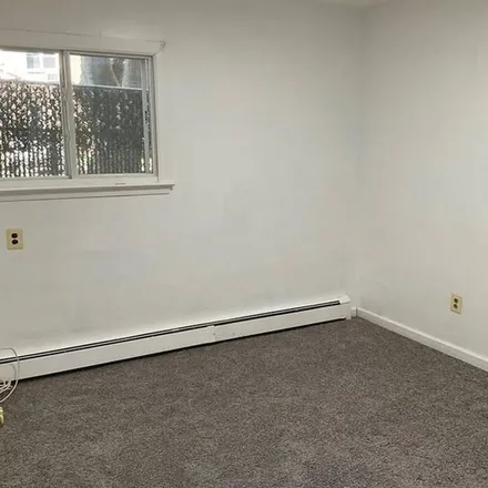 Image 2 - 15 Regina Place, City of Yonkers, NY 10703, USA - Apartment for rent