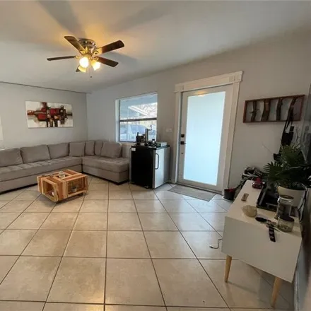 Image 7 - 1856 Lauderdale Manor Drive, Fort Lauderdale, FL 33311, USA - House for sale