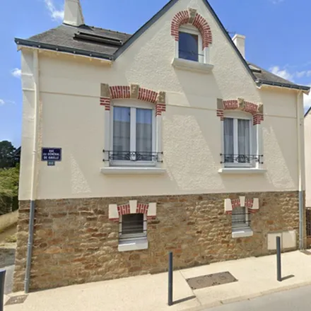 Rent this 2 bed apartment on 10 Place Nicolazic in 56400 Sainte-Anne-d'Auray, France