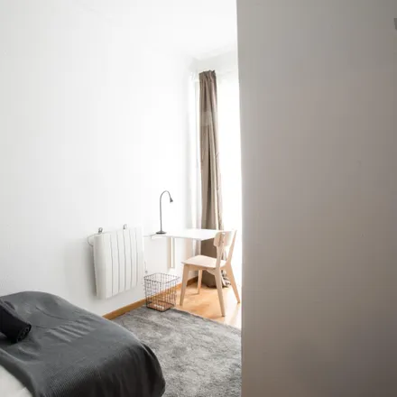 Rent this 7 bed room on Calle de Mesonero Romanos in 4, 28013 Madrid