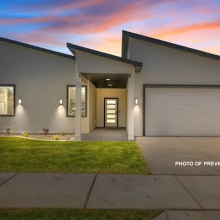 Buy this 3 bed house on Trowbridge Boulevard in Richland, WA