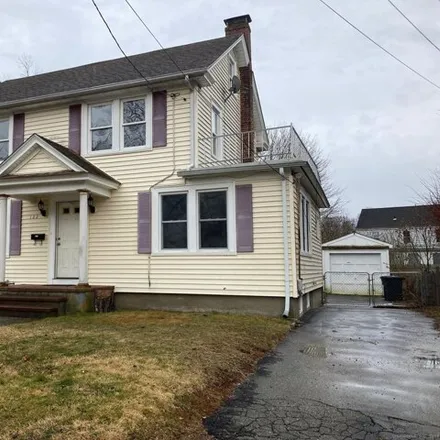 Rent this 3 bed house on 122 Thames Street in New London, CT 06320