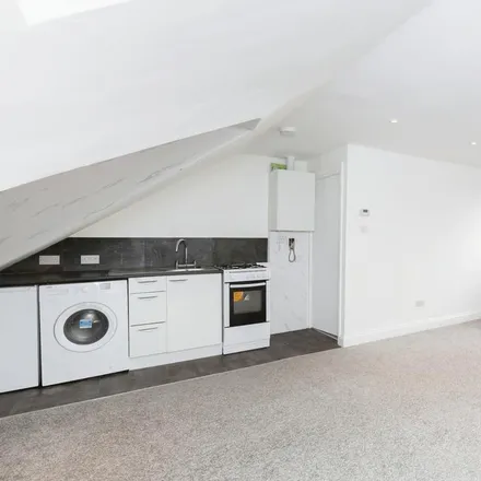 Rent this studio apartment on Lea Bridge Road in London, E17 8HP