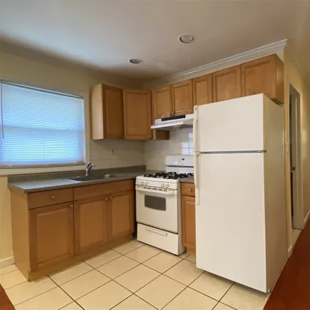 Image 2 - 75 Hutton Street, Jersey City, NJ 07307, USA - Townhouse for rent