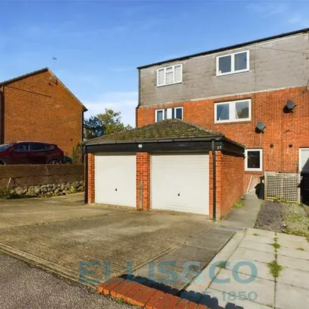 Image 1 - Springwell Road, Tonbridge, TN9 2LH, United Kingdom - Townhouse for sale