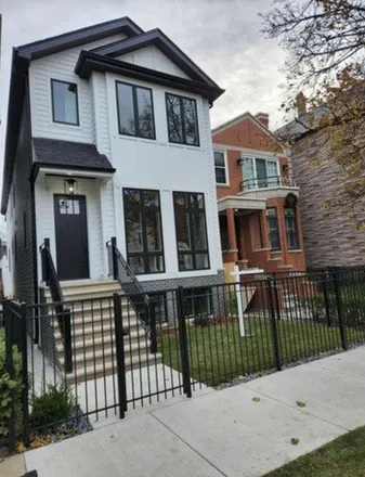 Buy this 6 bed house on 1812 West Erie Street in Chicago, IL 60612