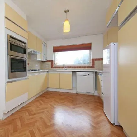 Image 4 - Rathgar Close, London, N3 1UA, United Kingdom - Room for rent