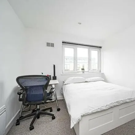 Image 3 - Rosegate House, 3 Hereford Road, Old Ford, London, E3 2FQ, United Kingdom - Apartment for sale