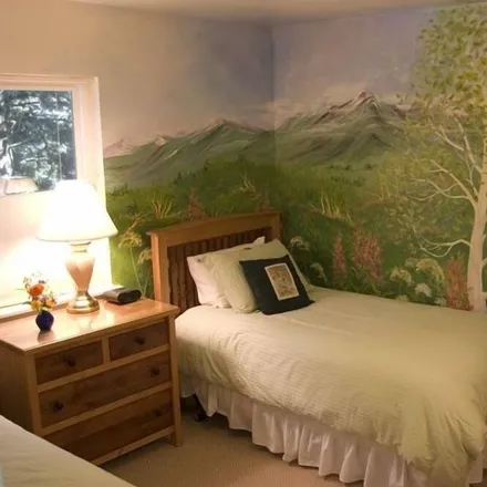 Rent this 3 bed apartment on Kodiak