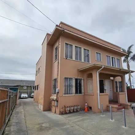 Buy this 8 bed house on 5125 Bancroft Ave in Oakland, California