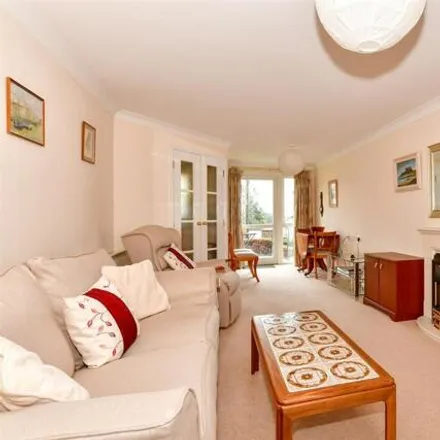 Image 3 - Glen View, Gravesend, DA12 1LS, United Kingdom - Apartment for sale