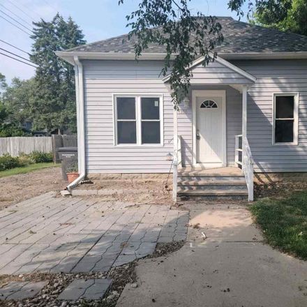 Rent this 2 bed house on W Glenvil St in Clay Center, NE