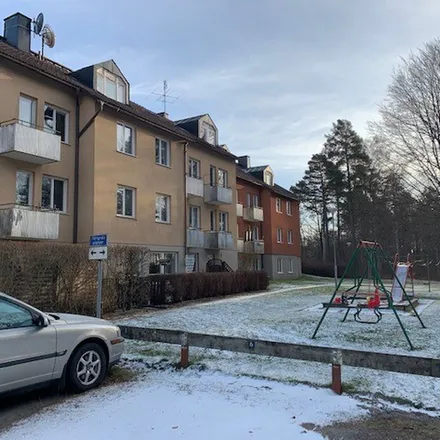 Rent this 2 bed apartment on Sandbäcksvägen in 542 88 Mariestad, Sweden