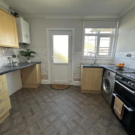 Image 3 - Oakwood Road, Rhyl, LL18 4BB, United Kingdom - Apartment for rent