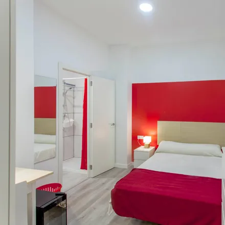 Rent this 6 bed room on Centre de Formació de Persones Adultes de Burjassot in Calle José Carsí, 10