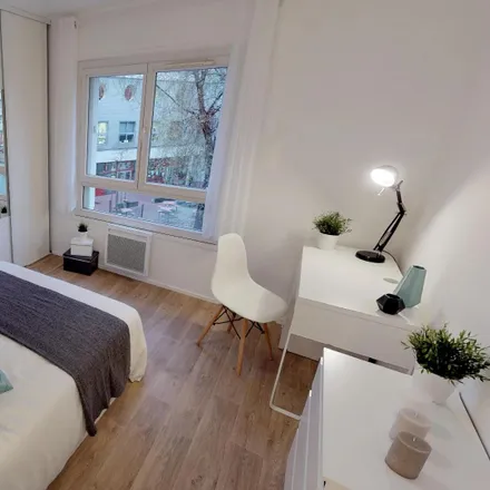 Image 3 - 8 rue de Calais - Room for rent
