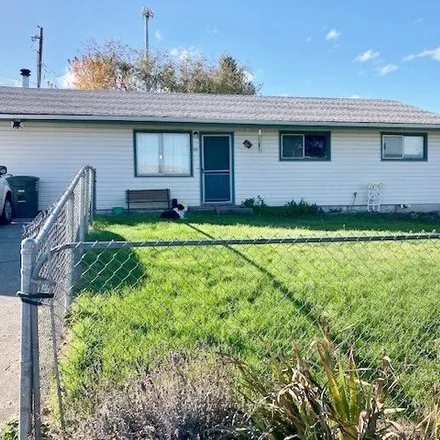 Buy this 3 bed house on 919 Southeast 9th Street in Pendleton, OR 97801