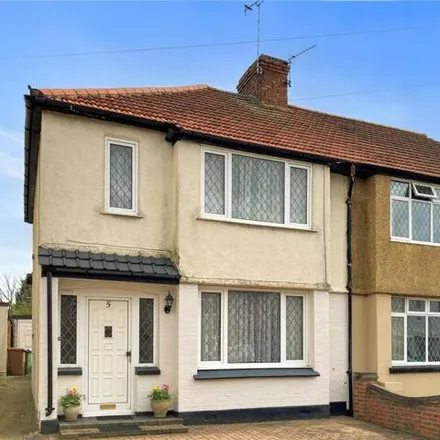 Buy this 3 bed duplex on Newlyn Road in Belle Grove, London