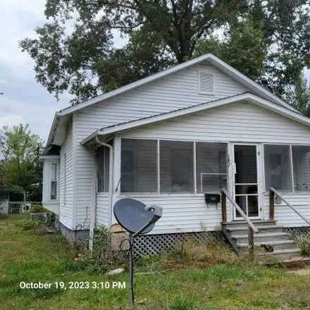Buy this 2 bed house on 665 West Jones Street in West Frankfort, Franklin County