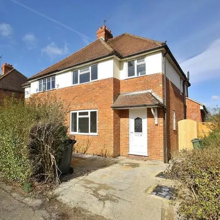 Rent this 6 bed townhouse on 45 Ashenden Road in Guildford, GU2 7XE