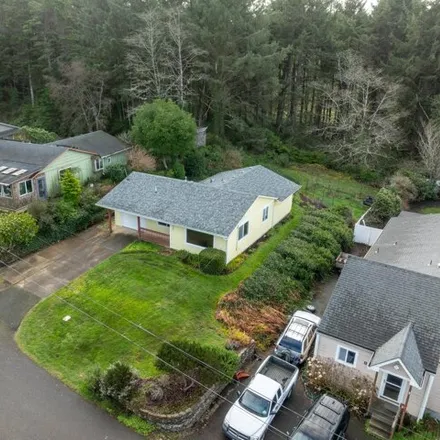 Buy this 3 bed house on 825 Southeast 31st Street in Lincoln City, OR 97367