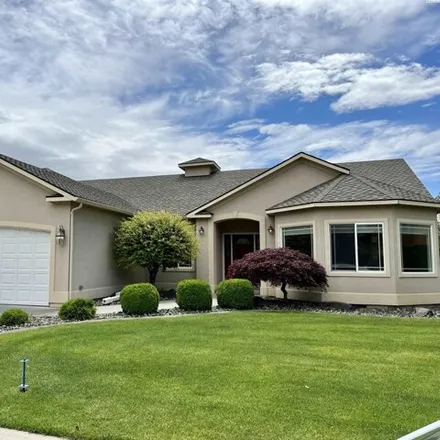 Rent this 4 bed house on 4117 West 34th Court in Kennewick, WA 99337