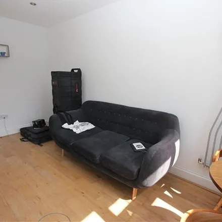Image 7 - Dundalk House, Clark Street, St. George in the East, London, E1 3EU, United Kingdom - Apartment for rent