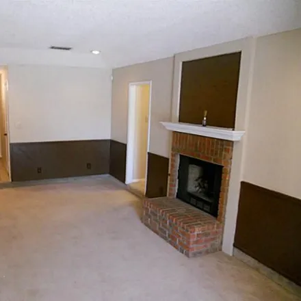 Image 3 - 3707 Country Club Drive West, Irving, TX 75038, USA - Duplex for rent
