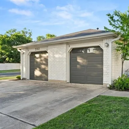 Image 2 - 2312 Fuzz Fairway, Wells Branch, TX 78728, USA - House for sale