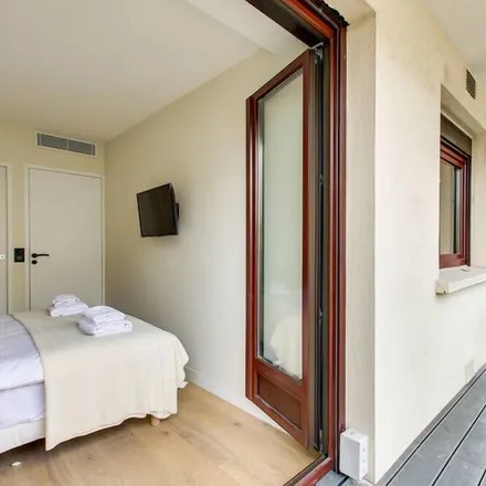 Rent this 3 bed apartment on Paris 15 in Rue Dombasle, 75015 Paris