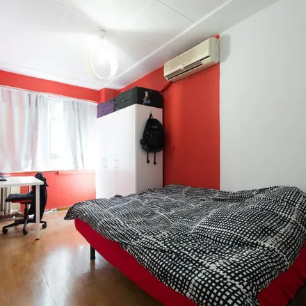 Rent this 6 bed apartment on Madrid in Wok Fresh, Calle de Hortaleza