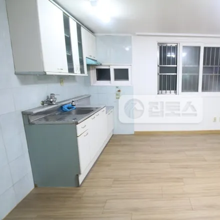 Rent this studio apartment on 서울특별시 강남구 논현동 37-14
