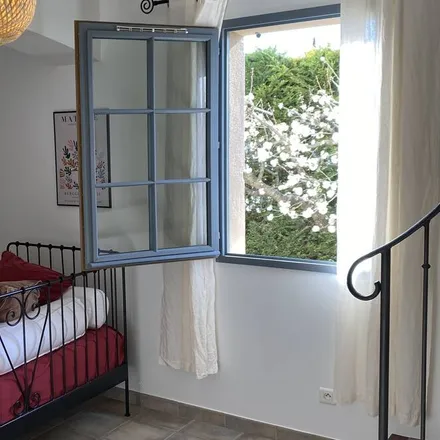 Rent this 4 bed house on La Cote in 84190 Beaumes-de-Venise, France