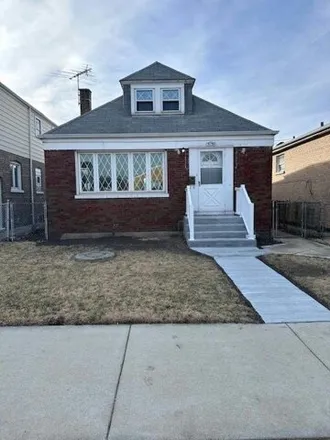 Rent this 4 bed house on 5136 South Luna Avenue in Chicago, IL 60638
