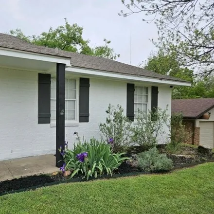 Buy this 3 bed house on 1399 Elaine Street in Weatherford, TX 76086