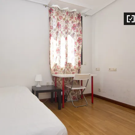 Rent this 7 bed room on Madrid in Calle de Tenerife, 18