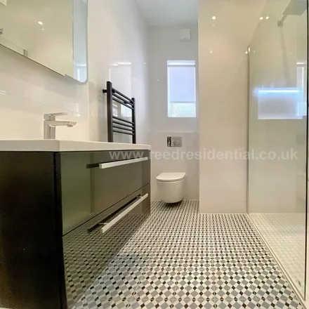 Image 3 - Belsize Square, London, NW3 4HY, United Kingdom - Apartment for rent