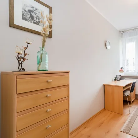 Rent this 4 bed room on Roalda Amundsena 1B in 80-288 Gdańsk, Poland