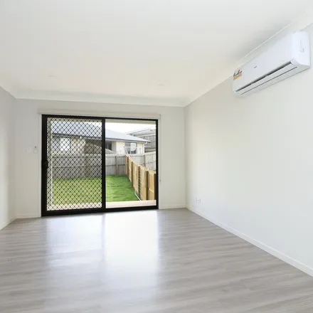 Rent this 3 bed apartment on Barlow Street in Wilsonton QLD 4350, Australia
