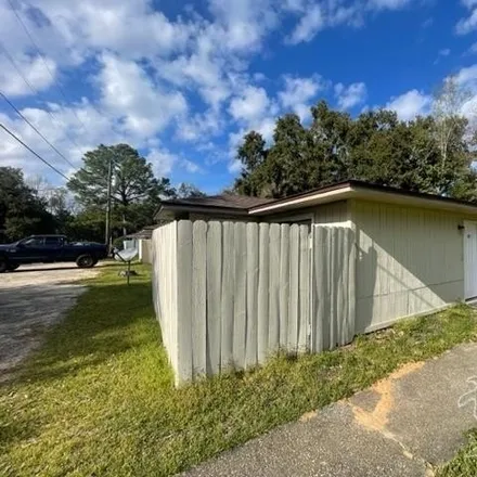 Rent this 2 bed house on unnamed road in Brent, FL 31514