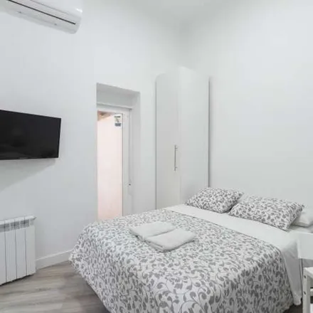 Rent this 1 bed apartment on Madrid in Calle de O'Donnell, 32